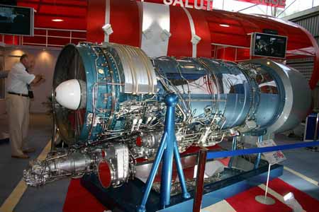 新的航空潤滑油如何換掉機(jī)器中舊的潤滑油？